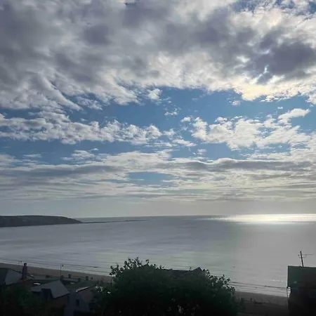 Ashore@jubilee Lägenhet